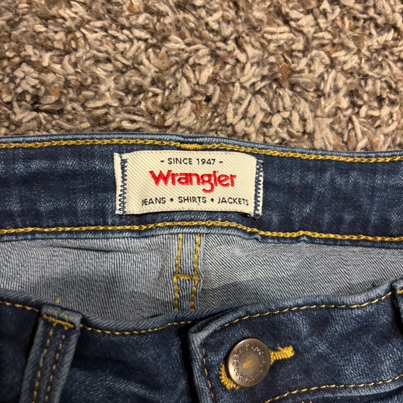 Wrangler Women's Classic Blue Straight Leg Jeans - Picture 3 of 7